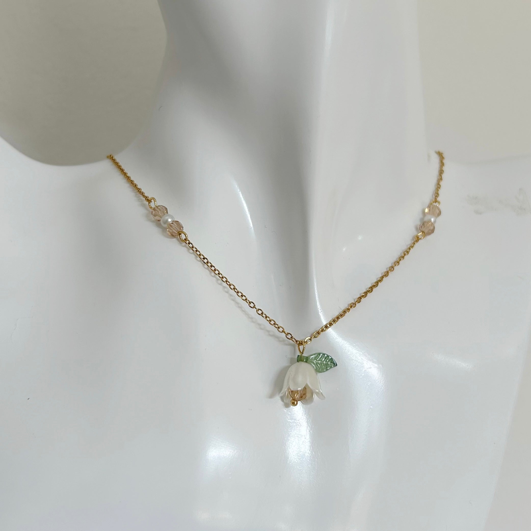 Flower leaf necklace
