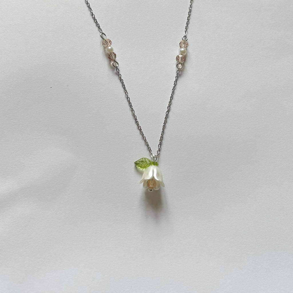 Flower leaf necklace