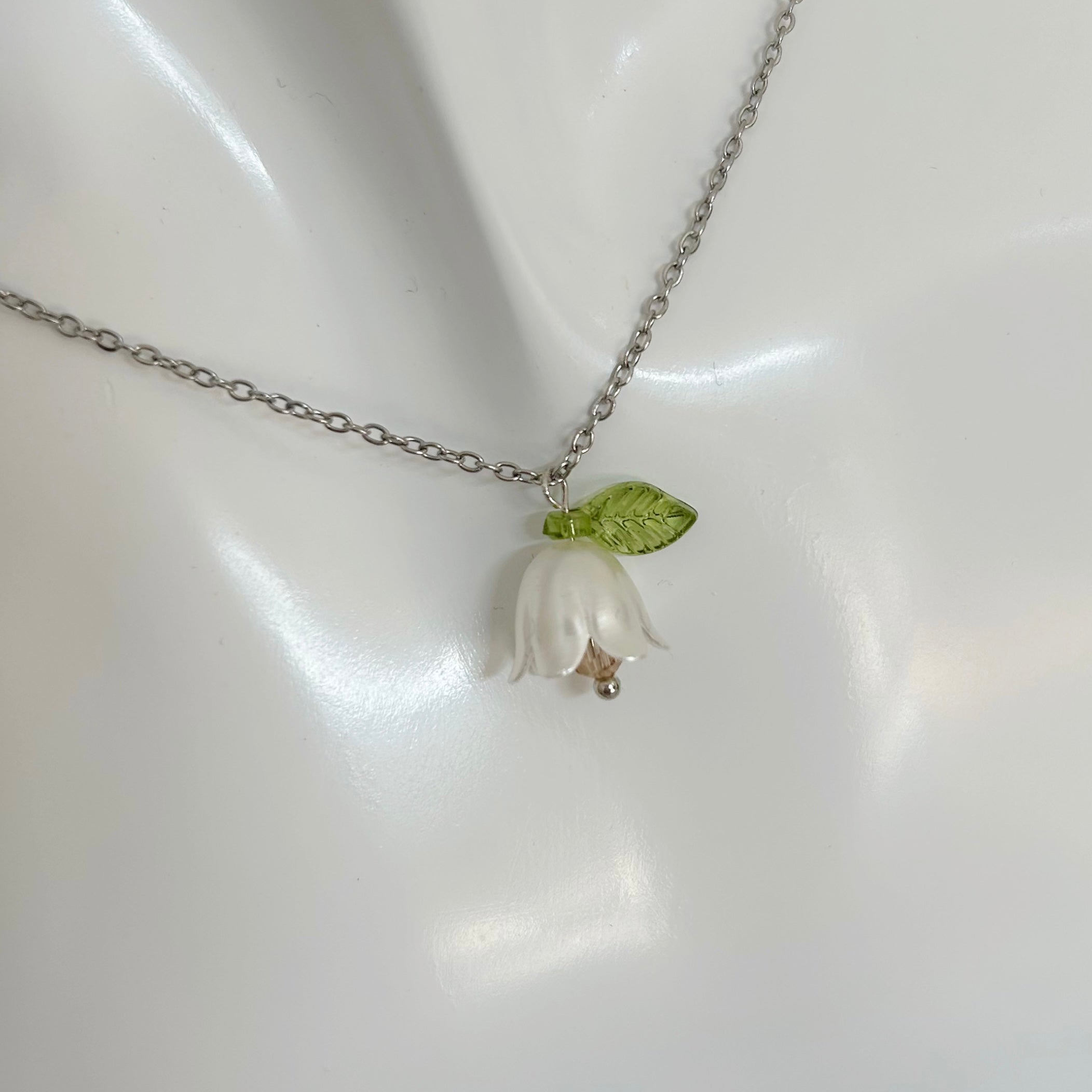 Flower leaf necklace