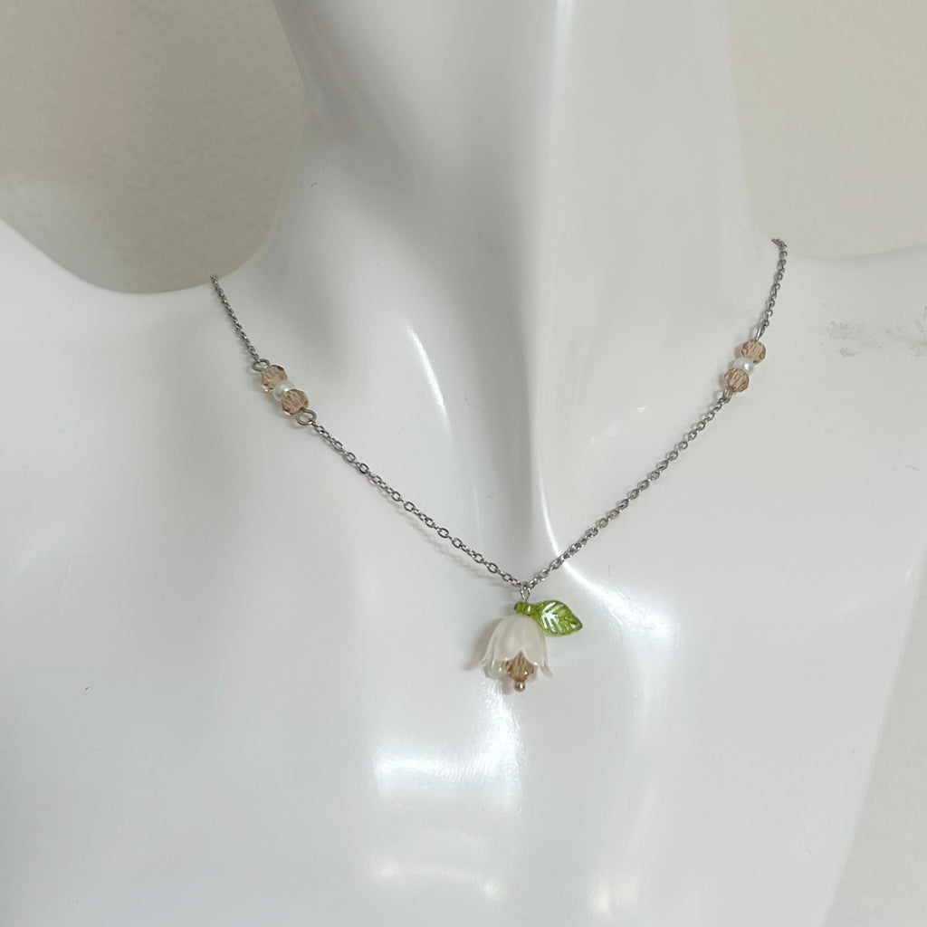 Flower leaf necklace