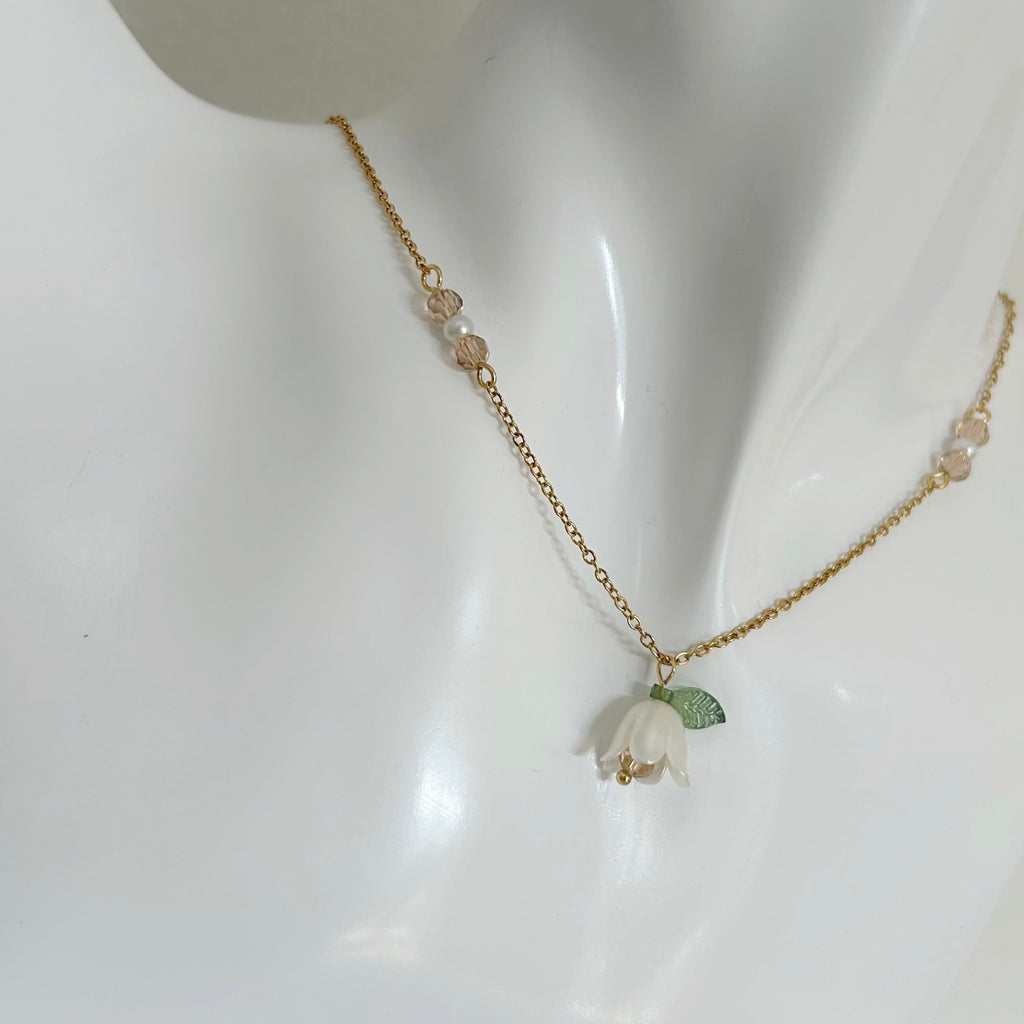 Flower leaf necklace