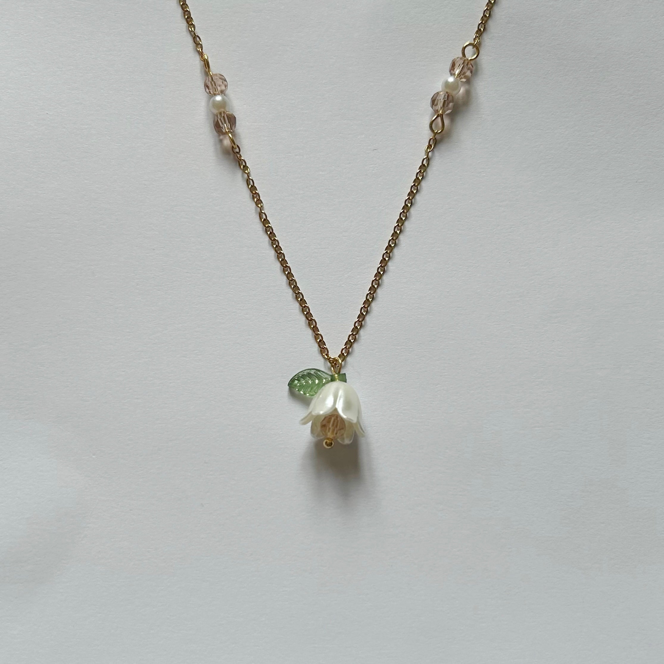 Flower leaf necklace